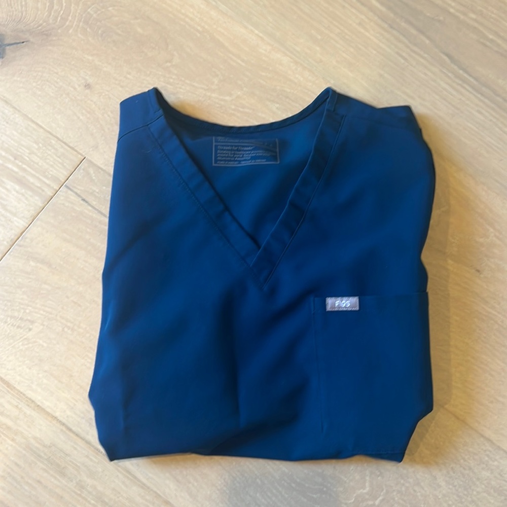 FIGS SCRUB TOP
